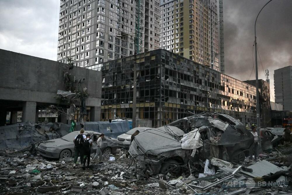 NATOサミット前夜にキーウ攻撃、14人死亡 ゼレンスキー氏が防空強化を緊急要請