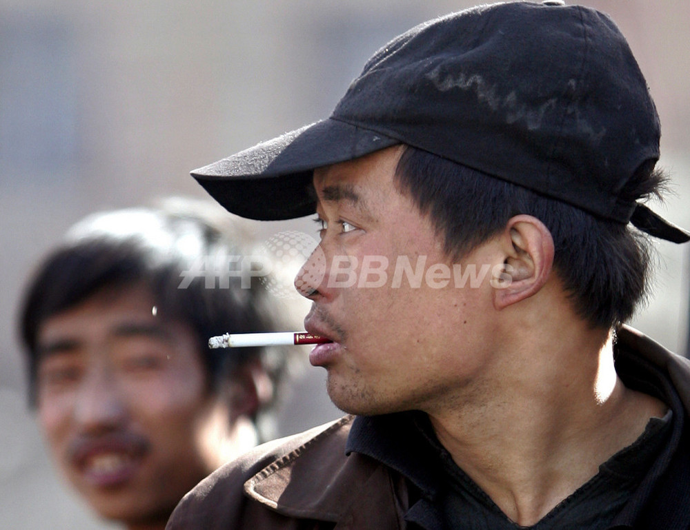 社交に欠かせないタバコの存在 - 中国 写真2枚 国際ニュース：AFPBB News