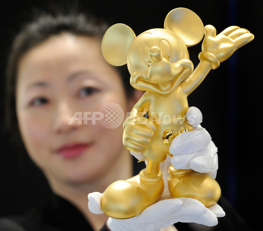 純金製ミッキーマウス、三越伊勢丹ホールディングス2周年で 写真2枚