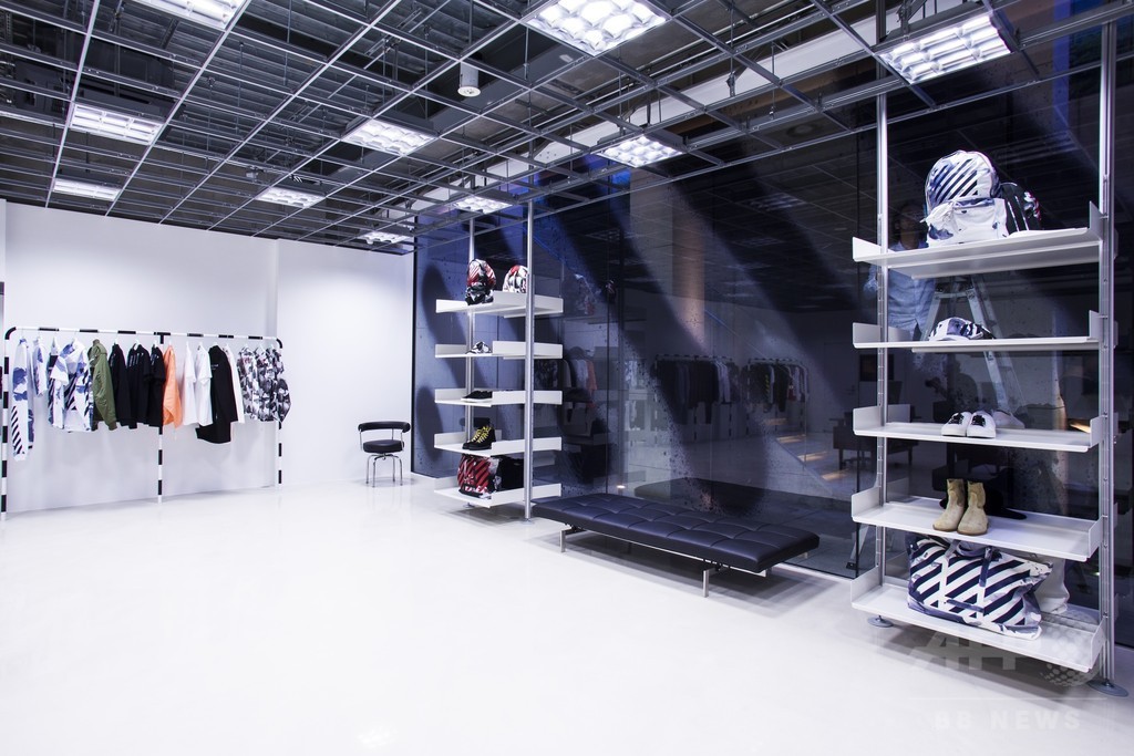 「オフ-ホワイト c/o ヴァージル・アブロー™」、国内初の路面店オープン