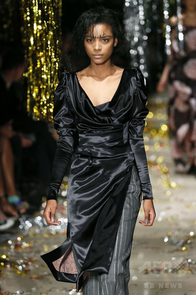 「ユニセックス」にまとう服、「ヴィヴィアン・ウエストウッド ゴールドレーベル」15/16秋冬