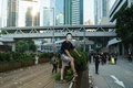 香港でガイ・フォークスの仮面を着用して抗議を行う人（2019年10月1日撮影）。(c)Yan ZHAO / AFP