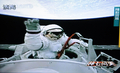 中国中央テレビ（CCTV）が放送した、有人宇宙船「神舟7号（Shenzhou VII）」に搭乗し中国初の船外活動を実施中のタク志剛（タクは「羽」の下におおとり、Zhai Zhigang）飛行士（2008年9月27日撮影）。(c)AFP/CCTV
