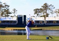 男子ゴルフ米国ツアー、プレーヤーズ選手権最終日。17番でティーショットを打つジャスティン・トーマス（2021年3月14日撮影）。(c)Mike Ehrmann/Getty Images/AFP