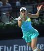 テニス、ドバイ・テニス選手権、女子シングルス準決勝。リターンを狙うカロリーネ・ボズニアツキ（2015年2月20日撮影）。(c)AFP/KARIM SAHIB