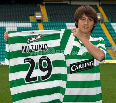 水野 セルティックの入団会見に臨む 写真12枚 国際ニュース：AFPBB News