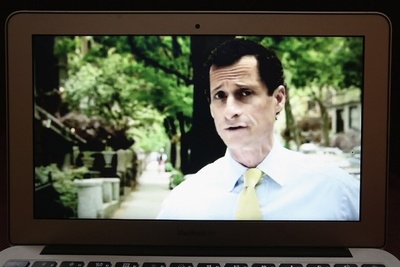 「みだらな写真ネット交換」で辞職の元上院議員、NY市長選に出馬表明