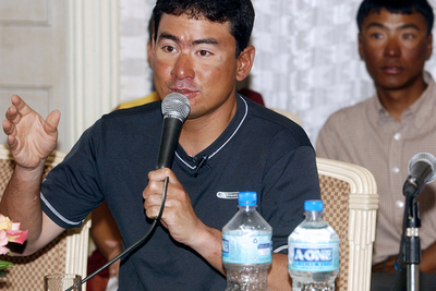 ＜登山＞野口健 マナスル峰・清掃活動を終了し記者会見に出席 - ネパール