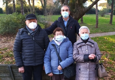 元米兵、第2次大戦で危うく撃つところだった「子どもたち」と再会 伊