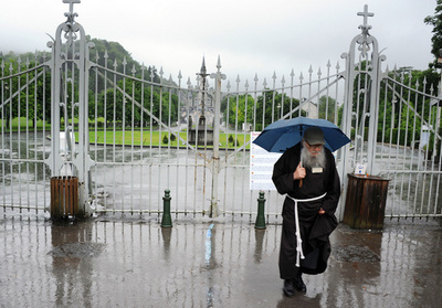 「ルルドの泉」が鉄砲水で閉鎖、200人が避難