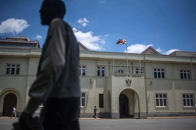 ジンバブエの閣僚ら、閣議をボイコット 大統領への圧力強まる