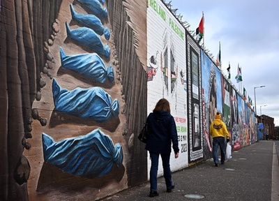 【今日の1枚】パレスチナの惨状、壁画で訴え