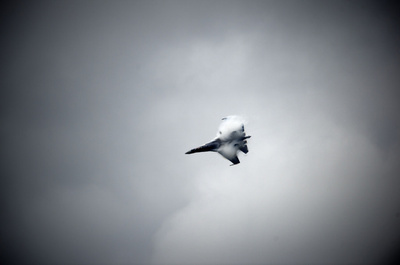 第50回パリ国際航空ショー、各種戦闘機が展示飛行