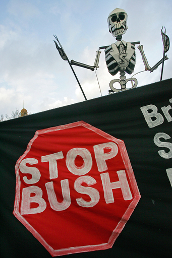 APEC開催に合わせ多様な抗議デモ、当局は大規模な治安維持作戦を展開