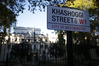 在英サウジ大使館前が「カショギ通り」に？事件から1か月で抗議活動