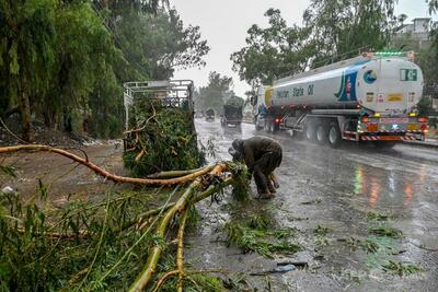 パキスタンで暴風雨による洪水 10人死亡