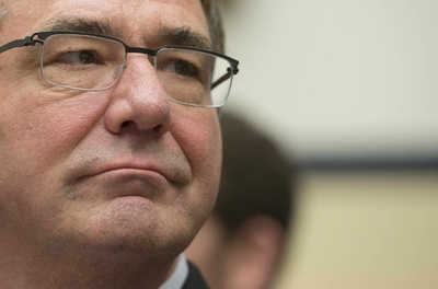 ISと戦うイラク軍、訓練兵不足 米国防長官が報告