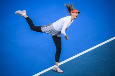 シャラポワが苦しみながらも今季初戦を突破、深センOP