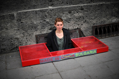 上半身だけの女性？「メイド・イン・チャイナ」に対抗