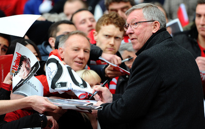 ファーガソン監督のマンU初陣メンバー表が競売へ