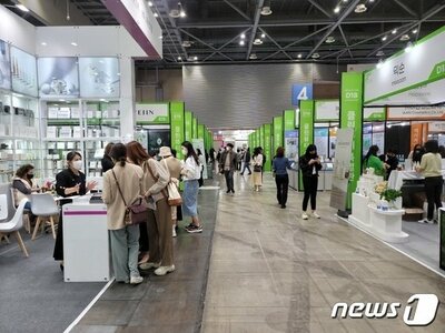 「K-ビューティー体験をしに韓国に来ました」…海外バイヤー「にぎわう」 – KOREA WAVE