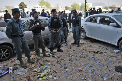 タリバン大規模襲撃、18時間後に制圧 「情報活動の失敗」とカルザイ大統領