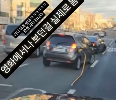 車のへその緒？いや、よく見れば「給油ノズル」…韓国・衝撃の映像に「うっかりにもほどがある」