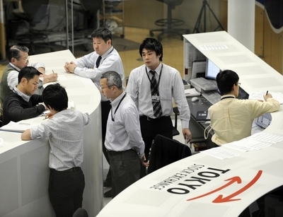 日経平均、一時バブル後の最安値を下回る