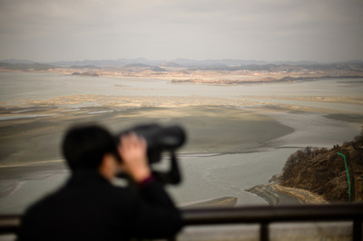 韓国軍、軍事境界線一時越境の北朝鮮兵に警告射撃