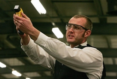 料理学校落第の男、ナイフ手に自殺騒ぎ ロンドン