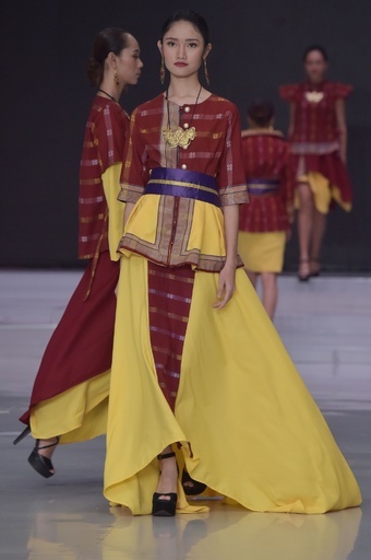 インドネシアでファッションショー、地元デザイナーらが新作発表