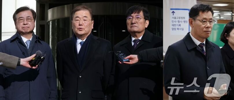 19日、ソウル中央地裁を後にする（左から）ソ・フン、チョン・ウィヨン、ノ・ヨンミン、キム・ヨンチョルの各氏(c)news1