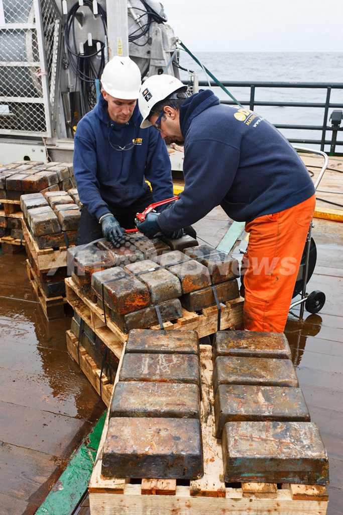 「Uボート」に沈められた英商船から銀塊の山、30億円相当