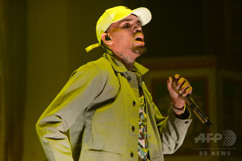 米歌手クリス・ブラウン、暴行容疑で捜査対象に 米メディア