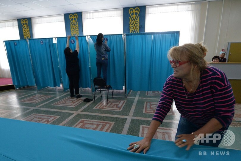 カザフ大統領選 現職トカエフ氏の圧勝確実 野党デモで約500人拘束