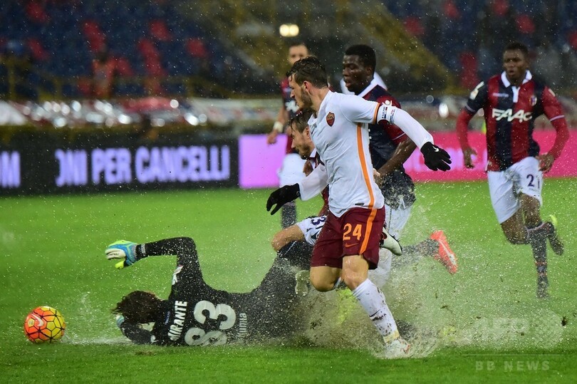 大雨の試合で引き分けたローマ 指揮官は 足で水球していた と不満 写真10枚 国際ニュース Afpbb News