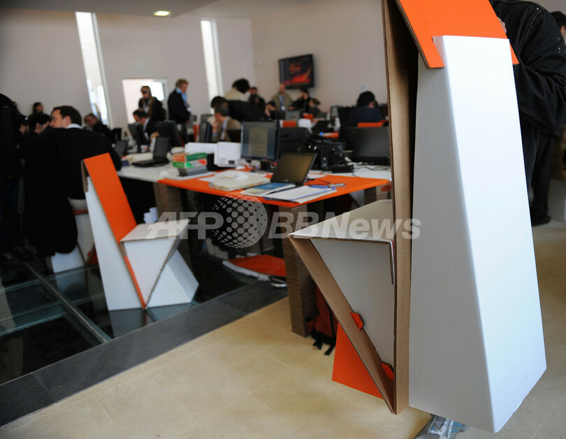 伊G8環境相会合、記者たちにもエコな仕事場