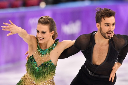 アイスダンスで仏代表の衣装はだける、選手は「悪夢」と涙 平昌五輪 写真10枚 国際ニュース：AFPBB News