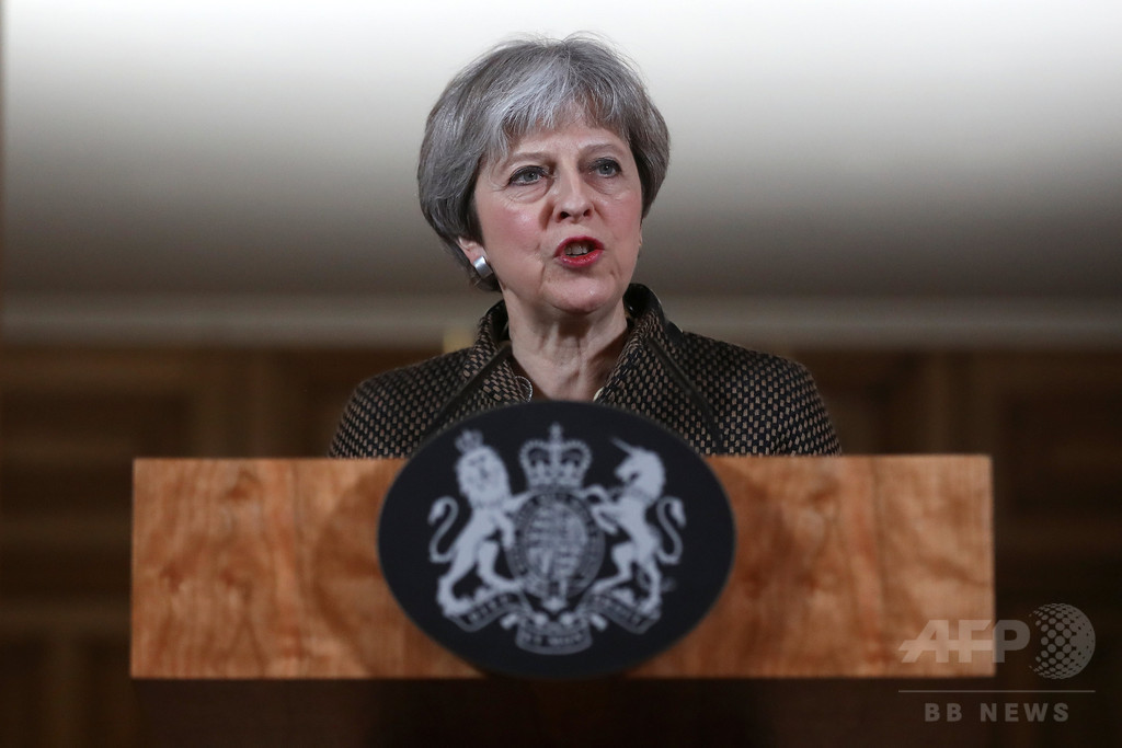 メイ英首相、議会承認なしにシリア空爆 野党議員ら反発