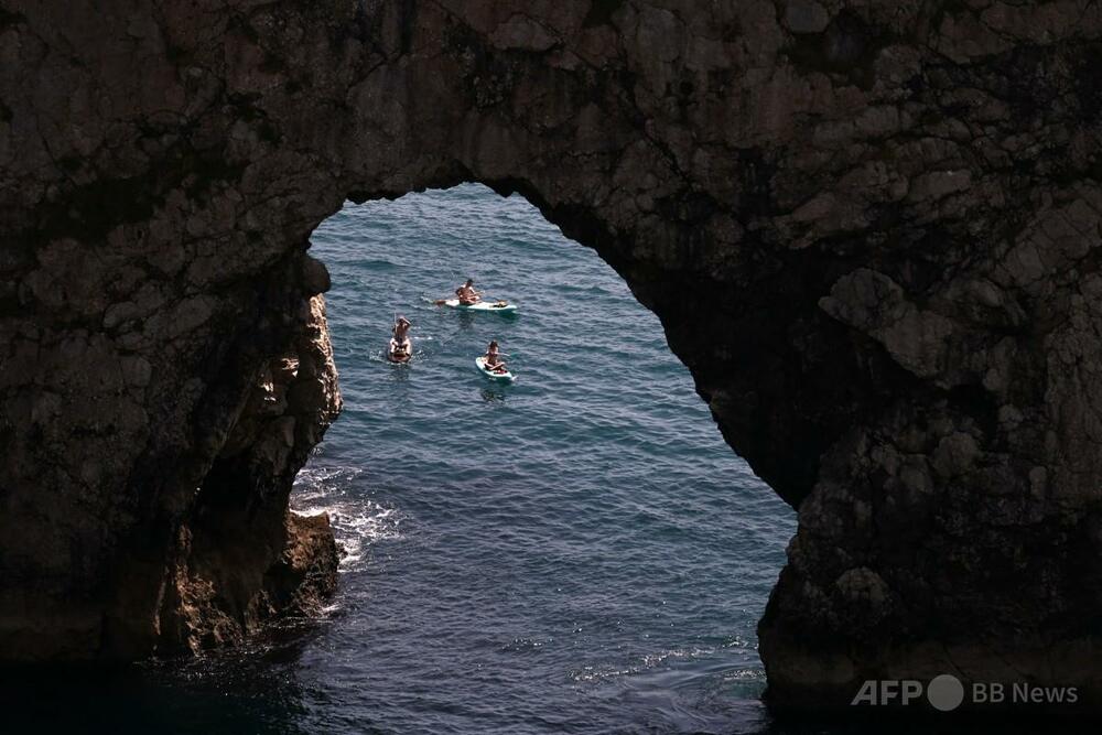 熱波に襲われた英国、水難事故で9人死亡 若者や高齢者が犠牲に