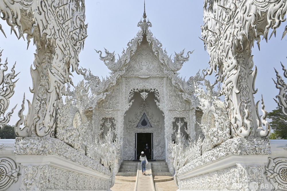 白い寺院 ワット ロンクン 斬新な装飾も魅力 タイ 写真9枚 国際ニュース Afpbb News