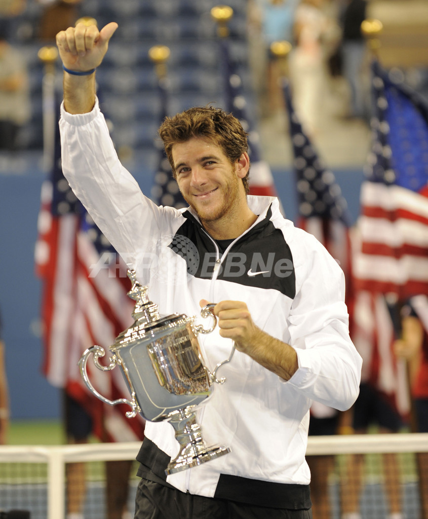 2009年USオープン ロジャーフェデラー　トラックジャケット フェデラー ヒューイットを下し16強入り、全米オープンテニス