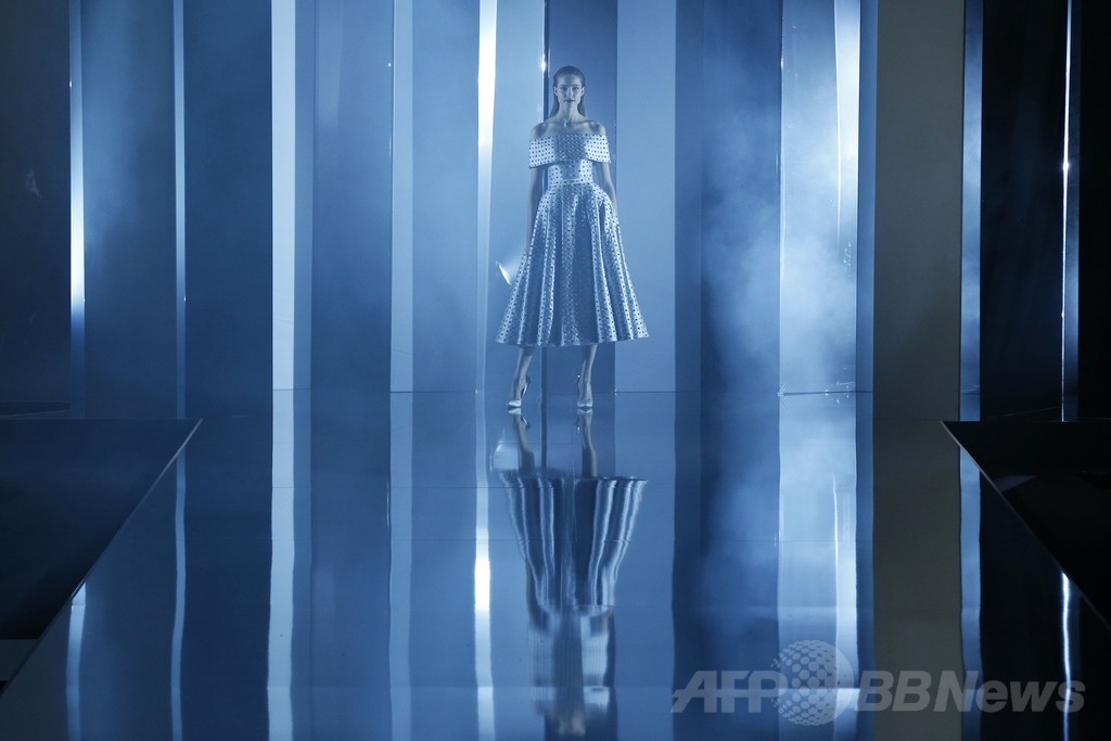 ボリューミーな裾に注目、「ラルフ＆ルッソ」14/15年秋冬オートクチュール