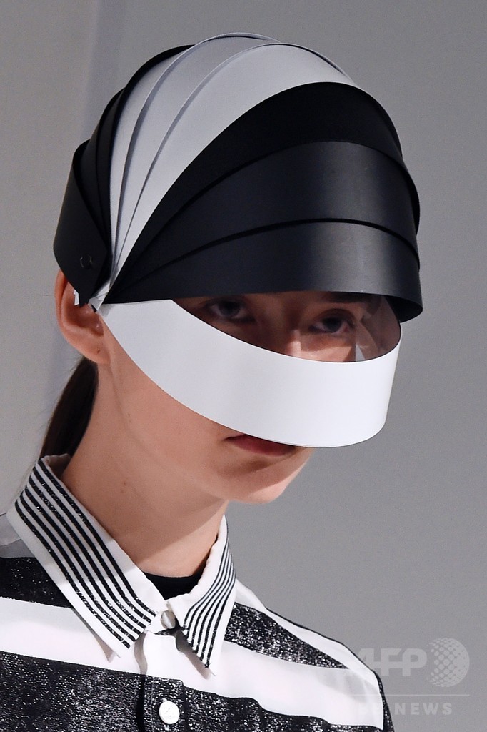 「アンリアレイジ」17年春夏