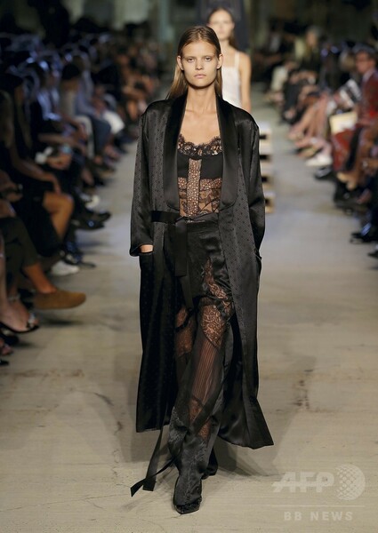 「ジバンシィ」16年春夏コレクション