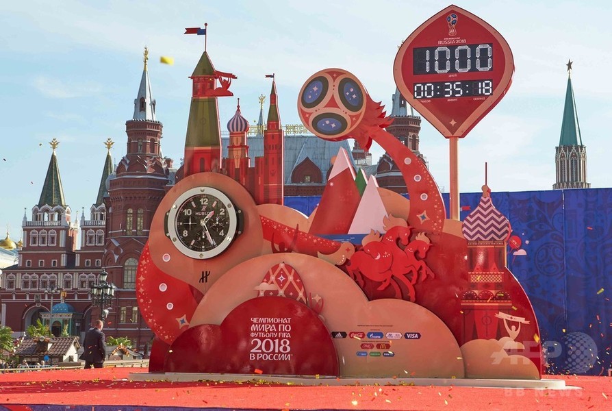 「ウブロ」モスクワにワールドカップ公式カウントダウンクロックを披露