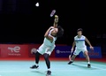 バドミントン、インドネシア・オープン、男子ダブルス準決勝。試合に臨む古賀輝（手前）/斎藤太一組（2021年11月27日撮影）。(c)AFP PHOTO / Badminton Association of Indonesia