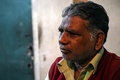 インド北部の町メーラトの自宅で、AFPの取材に応じる死刑執行人のパワン・クマールさん（2020年1月23日撮影）。(c)Prakash SINGH / AFP