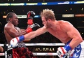 米ロサンゼルスでボクシング対決する人気ユーチューバーのKSI（左）とローガン・ポール（2019年11月9日撮影）。(c)Jayne Kamin-Oncea/Getty Images/AFP