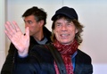羽田空港の到着ロビーに姿を見せたザ・ローリング・ストーンズ（The Rolling Stones）のミック・ジャガー（Mick Jagger、2014年2月23日撮影）。(c)AFP/Yoshikazu TSUNO